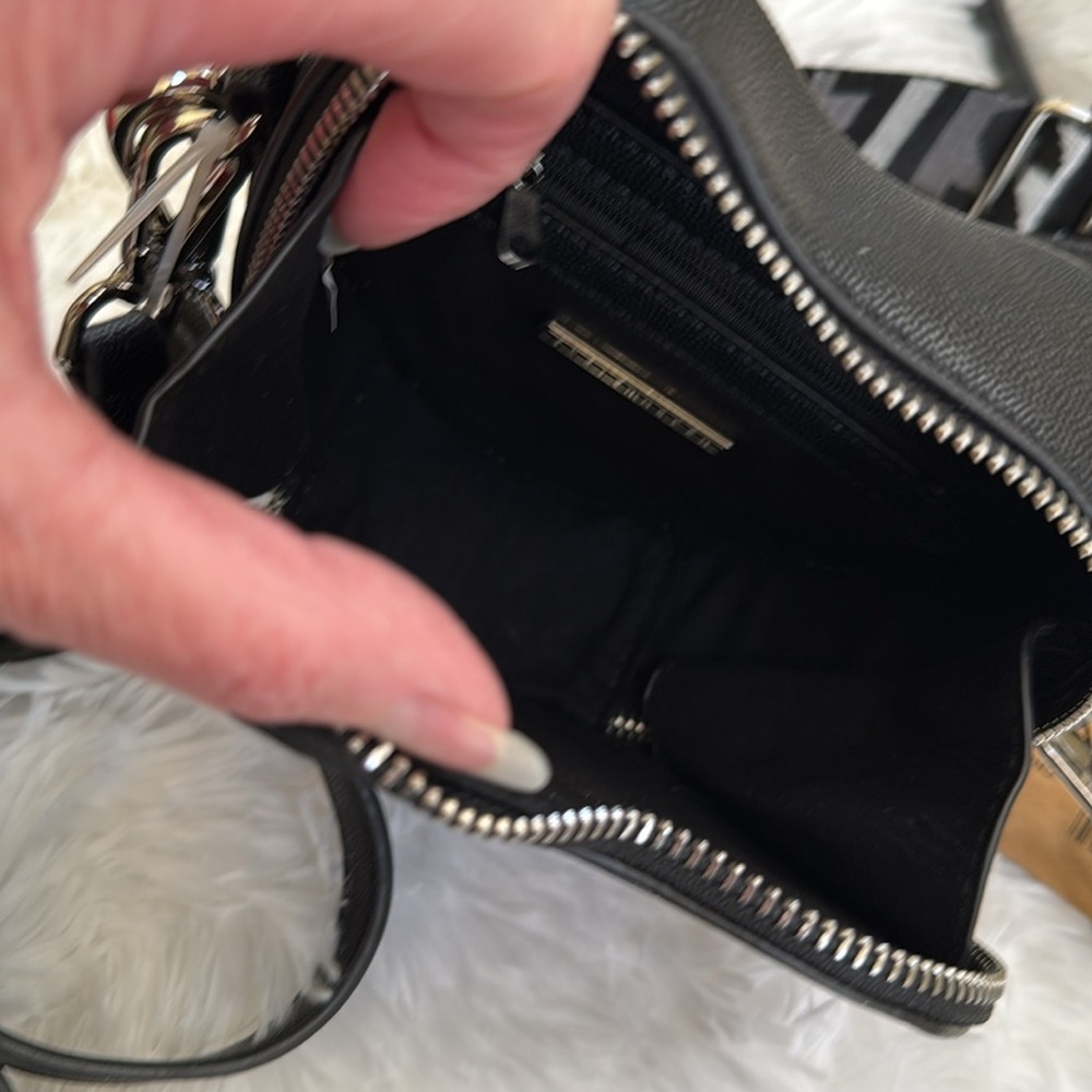 New Steve Madden Black Heart Crossbody Bag.  Two crossbody removeable straps. - Picture 12 of 14